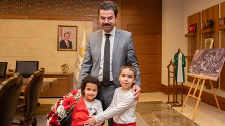 Rektör Yılmaz, makamını çocuklara devretti